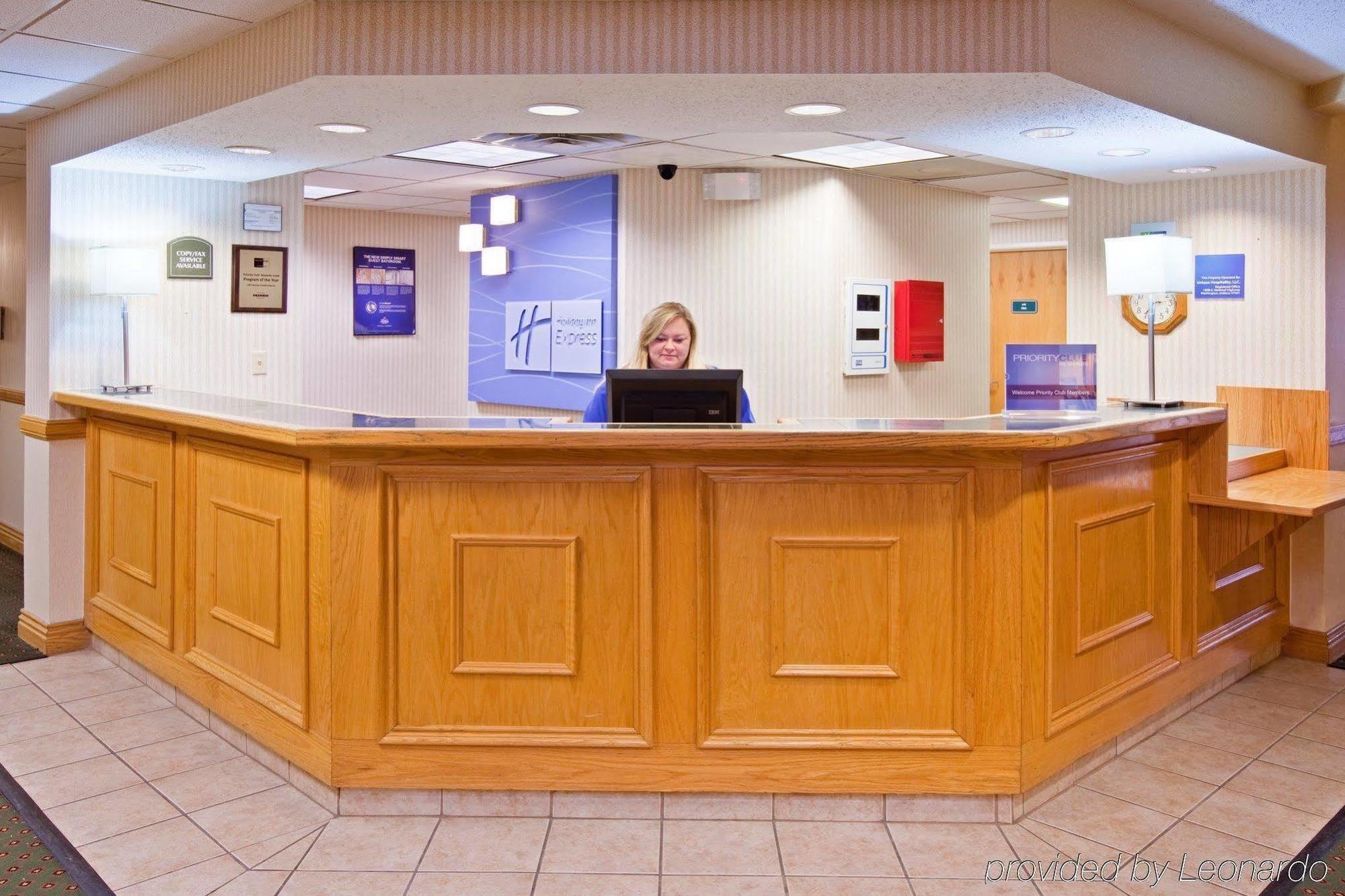 Holiday Inn Express Washington Интерьер фото